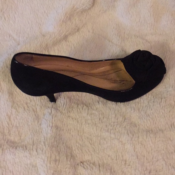 Heels - Picture 4 of 4